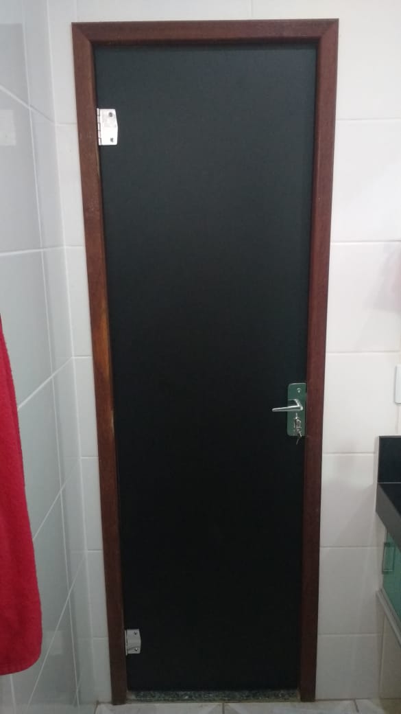PORTA DE BANHEIRO EM VIDRO PRETO.jpeg PORTA DE BANHEIRO EM VIDRO PRETO.jpeg